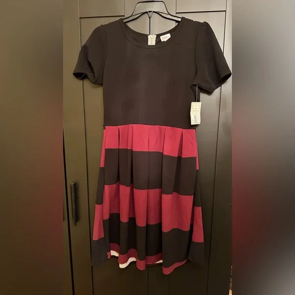 NWT Lularoe Amelia dress, XL. Black and maroon stripes with pockets. - Picture 1 of 3